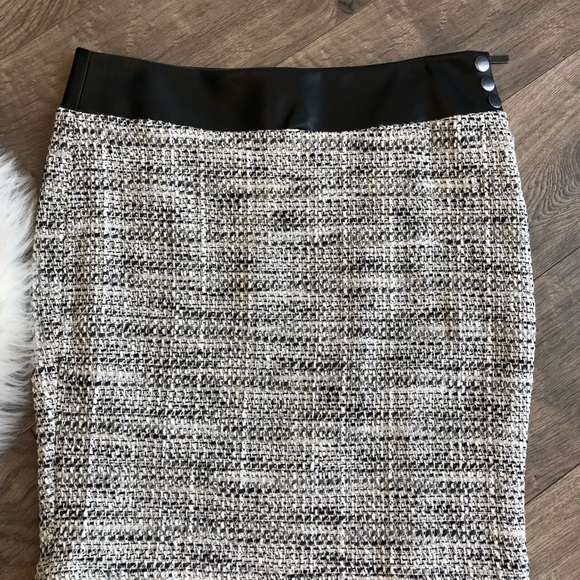 ‼️BEBE Tweed w/Leather Trim Skirt - Picture 7 of 7